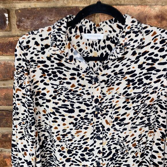 BeachLunchLounge Tan Animal Print Long Sleeve Button Down Shirt Size Small - Picture 2 of 6
